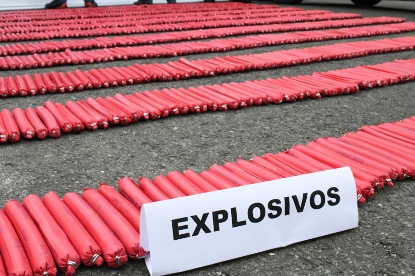 INCAUTAN IMPORTANTE CARGAMENTO DE EXPLOSIVOS EN LA VÍA VILLA RICA ...